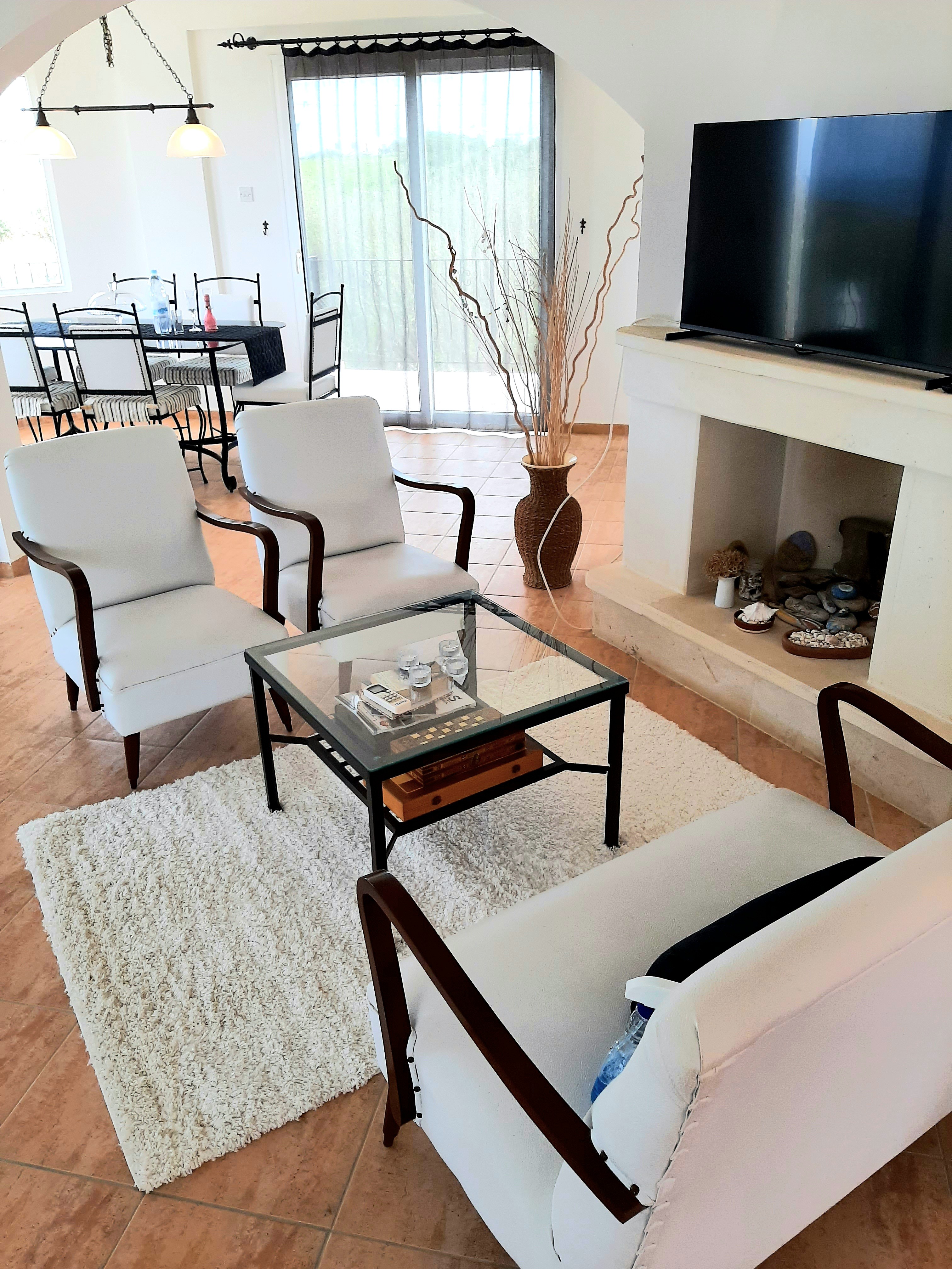 Sitzbereich mit TV
